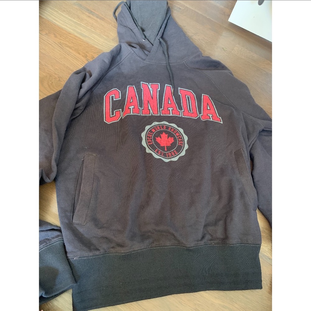 Disney World Epcot Canada Hoodie size L